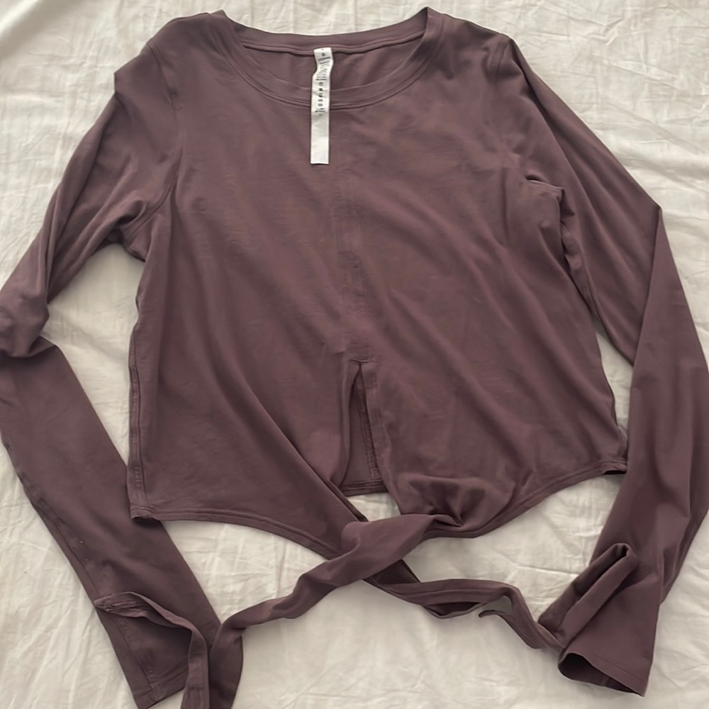 Lululemon long sleeve crop with cut out